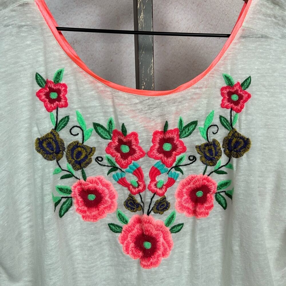 Embroidered Floral Scoop Neck Women’s Top - White with Pink Accents - Picture 2 of 4